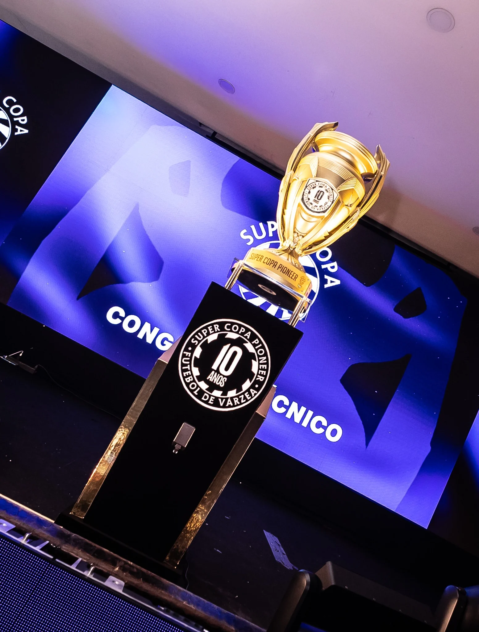 Detalhe do troféu no Congresso Técnico SCP 2026